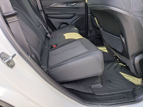 Used 2025 Jeep Grand Cherokee Laredo w/ Luxury Tech Group I image 33