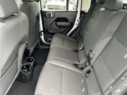 Used 2022 Jeep Gladiator Sport image 21