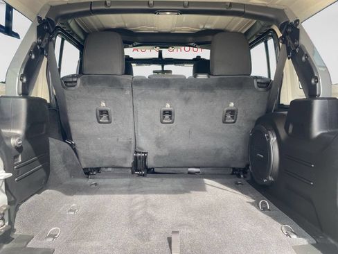 Used 2021 Jeep Wrangler Unlimited Rubicon w/ Xtreme Recon 35" Tire Package AWD/4WD image 13