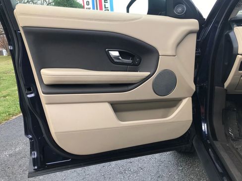 Used 2018 Land Rover Range Rover Evoque image 11