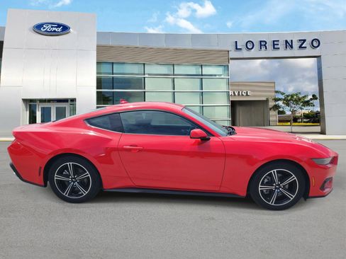 Used 2025 Ford Mustang Coupe RWD image 4