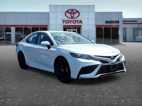 Used 2024 Toyota Camry XSE FWD image 8