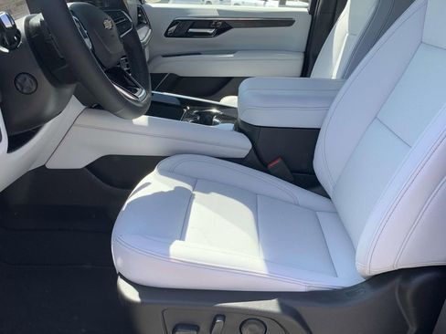 New 2025 Chevrolet Suburban Premier image 15