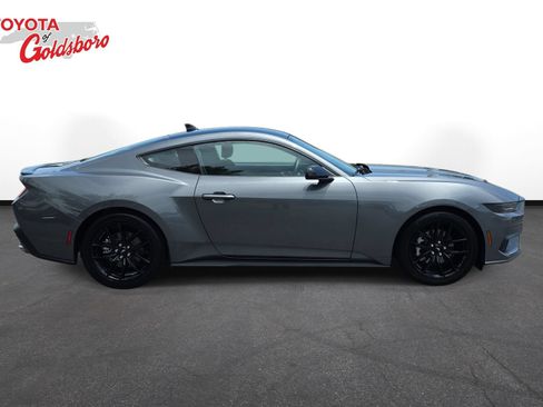 Used 2025 Ford Mustang Coupe RWD image 4