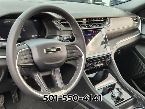 Used 2025 Jeep Grand Cherokee Laredo X image 10