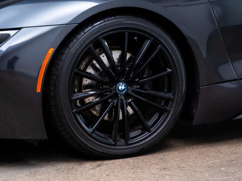 Used 2020 BMW i8 Coupe AWD/4WD image 5