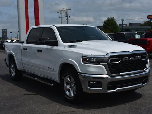 Used 2025 RAM 1500 Big Horn AWD/4WD image 3