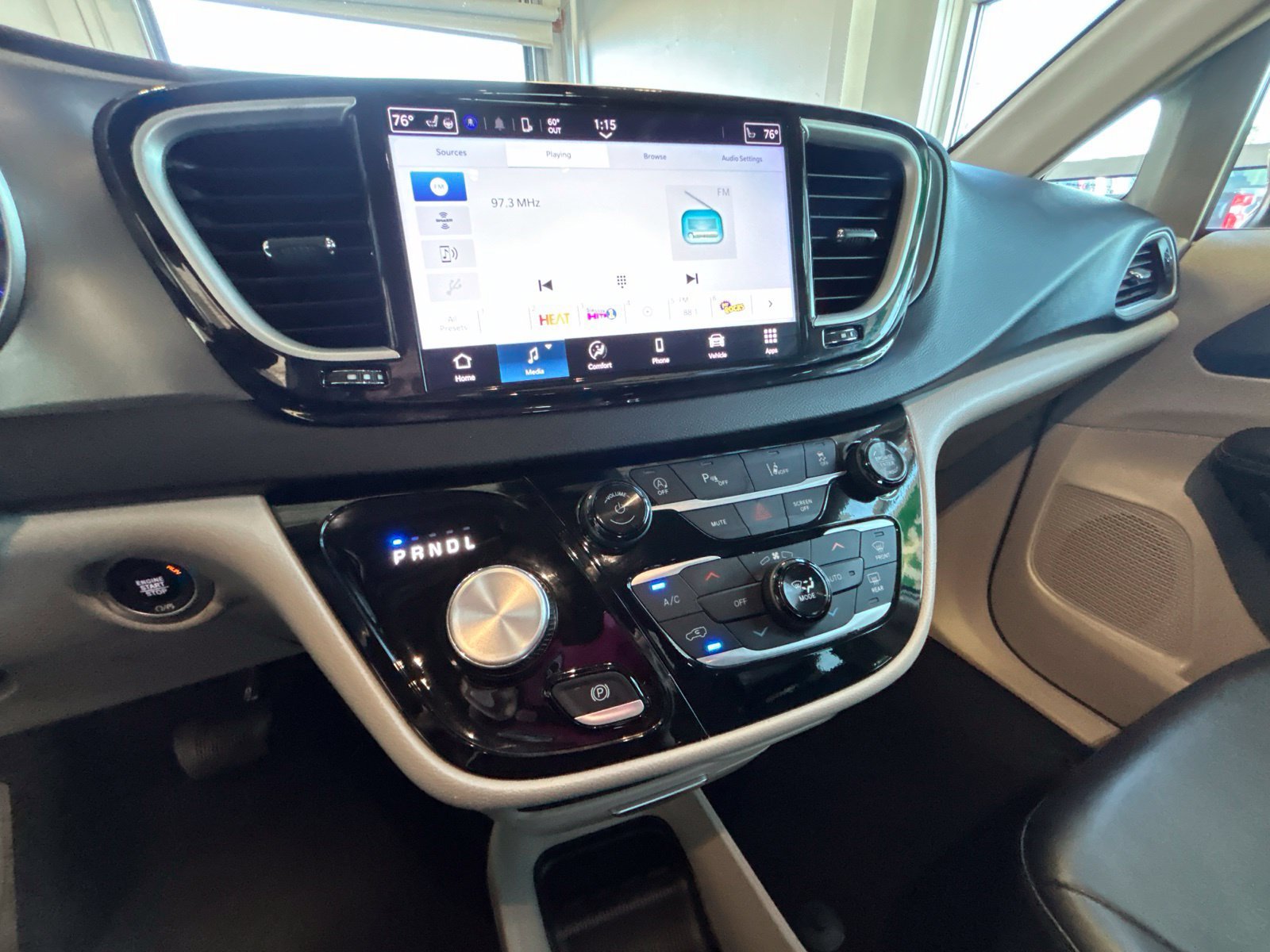 Used 2024 Chrysler Pacifica Touring-L FWD image 26