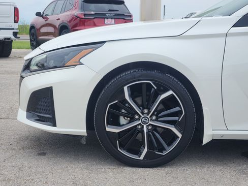 Used 2024 Nissan Altima 2.5 SR FWD image 9