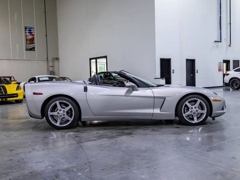 Used 2005 Chevrolet Corvette Convertible w/ Preferred Equipment Group RWD image 7