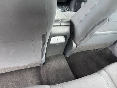 Used 2025 Nissan Sentra SV FWD image 23