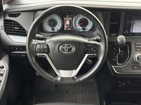 Used 2019 Toyota Sienna SE w/ SE Preferred Package FWD image 13