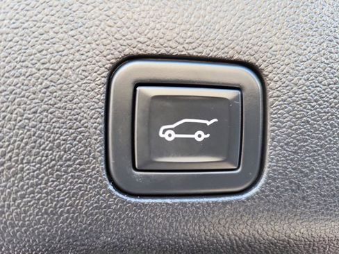 Used 2023 GMC Yukon Denali Ultimate image 16