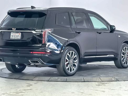 Used 2023 Cadillac XT6 Sport w/ Technology Package AWD/4WD image 2