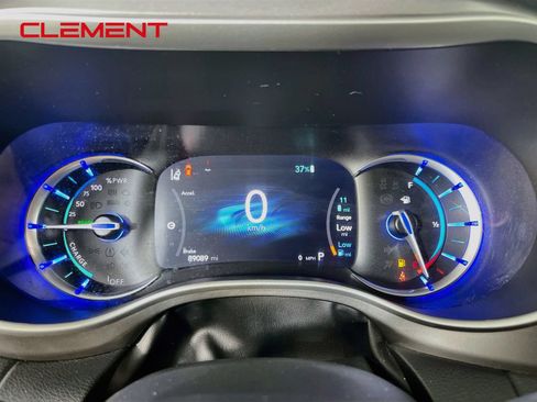 Used 2021 Chrysler Pacifica Touring-L FWD image 17