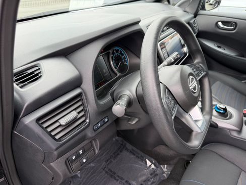 Used 2025 Nissan Leaf S FWD image 11