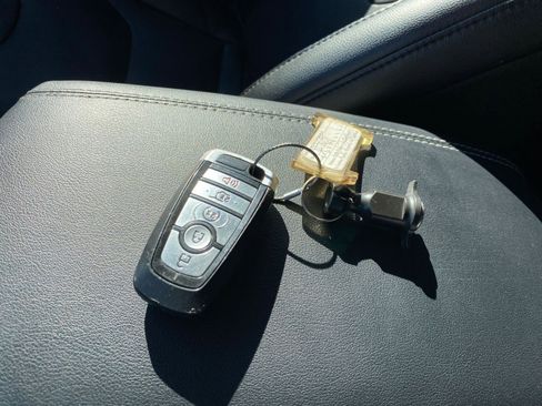 Used 2022 Ford Edge Titanium w/ Equipment Group 301A image 22