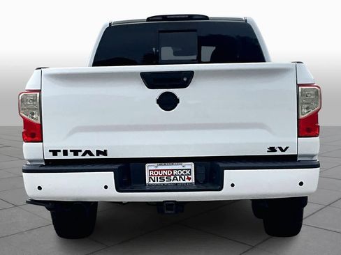 Used 2020 Nissan Titan SV w/ SV Convenience Package image 4