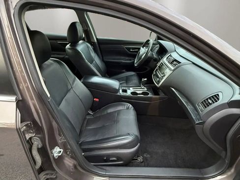 Used 2017 Nissan Altima 2.5 SL w/ Moonroof Package FWD image 12