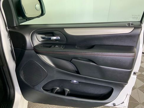 Used 2019 Dodge Grand Caravan GT FWD image 14