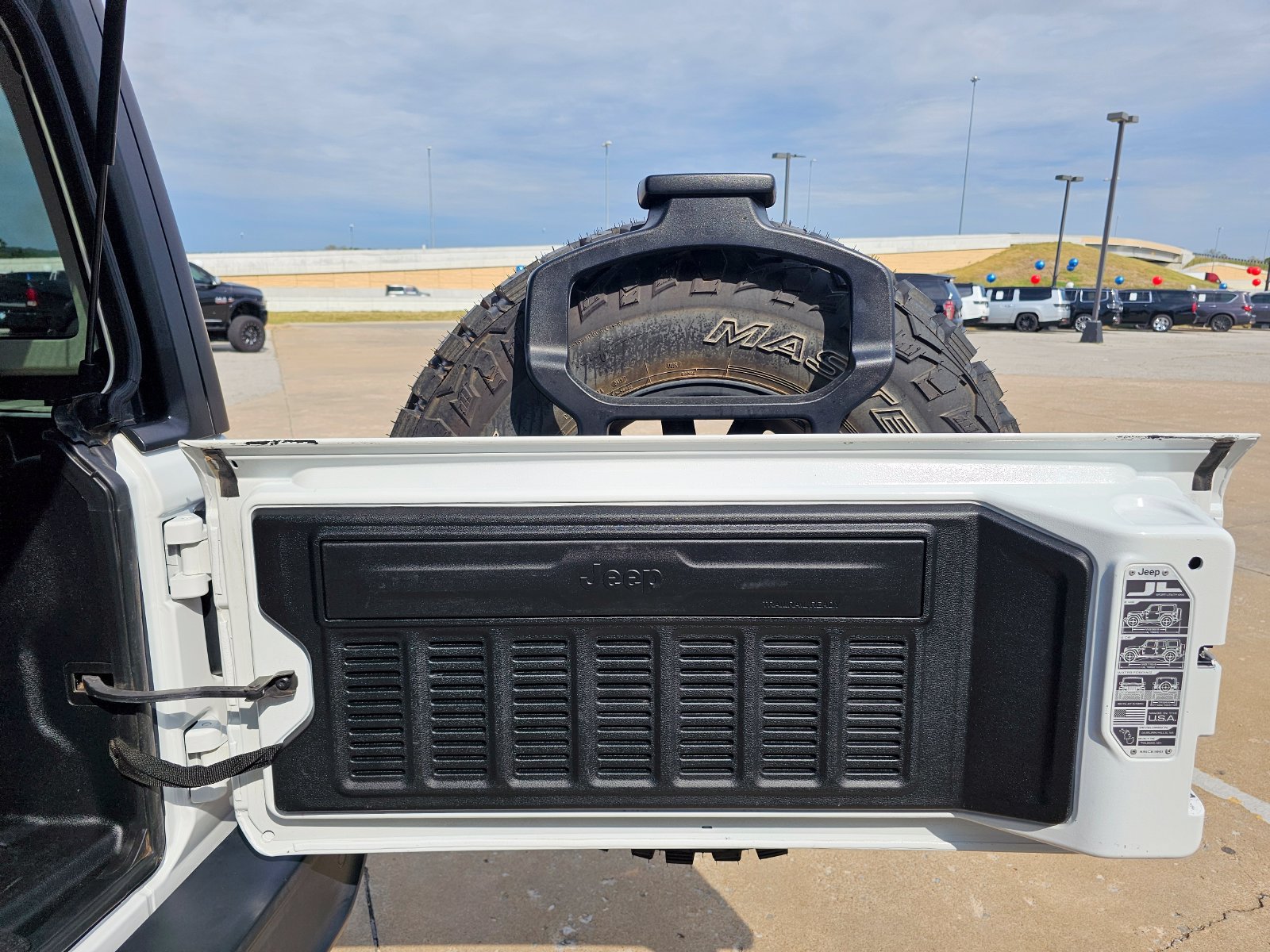 Used 2018 Jeep Wrangler Unlimited Rubicon AWD/4WD image 32