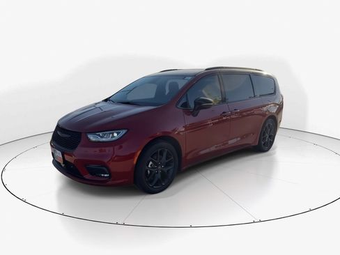 New 2026 Chrysler Pacifica Limited w/ S Appearance Package FWD image 4