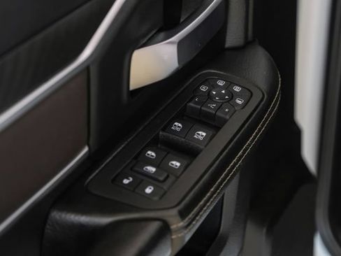 Used 2025 RAM 2500 Big Horn AWD/4WD image 40