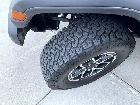 Used 2025 Jeep Wrangler Unlimited Rubicon AWD/4WD image 23