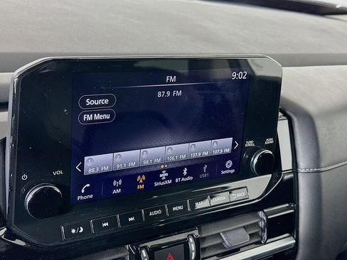 Used 2023 Nissan Pathfinder SL image 19