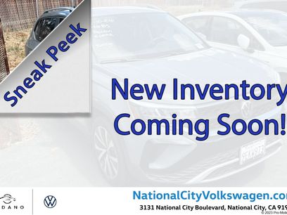 Used 2023 Volkswagen Taos SE w/ Panoramic Sunroof Package