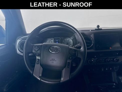 Used 2018 Toyota Tacoma TRD Sport AWD/4WD image 25