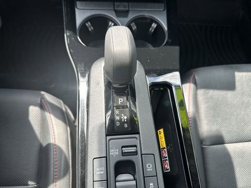 Used 2025 Toyota Prius Plug-In Hybrid FWD image 28