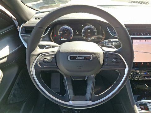 New 2025 Jeep Grand Cherokee Limited image 10