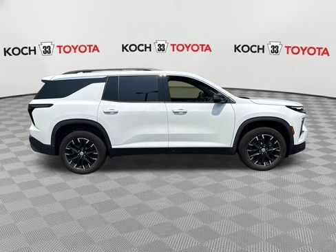 Used 2025 Chevrolet Traverse LT w/ Sun and Wheel Package AWD/4WD image 9