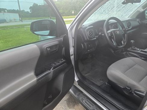Used 2022 Toyota Tacoma SR w/ SR Convenience Package RWD image 6