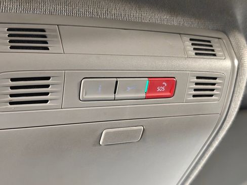 Used 2022 Volkswagen Tiguan S image 8