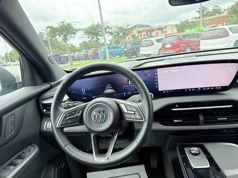 Used 2025 Buick Enclave Preferred FWD image 33