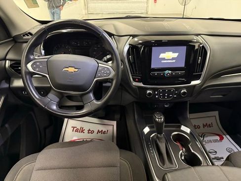 Used 2020 Chevrolet Traverse LT image 19