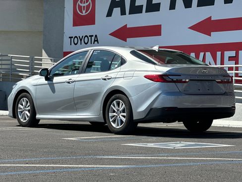 Used 2025 Toyota Camry LE w/ Convenience Package image 3