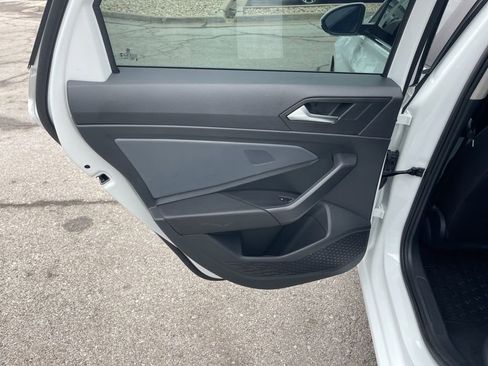 Used 2025 Volkswagen Jetta SE w/ Sunroof Package image 16