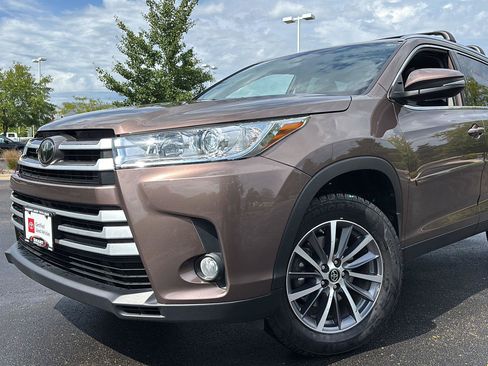 Used 2019 Toyota Highlander XLE AWD/4WD image 5