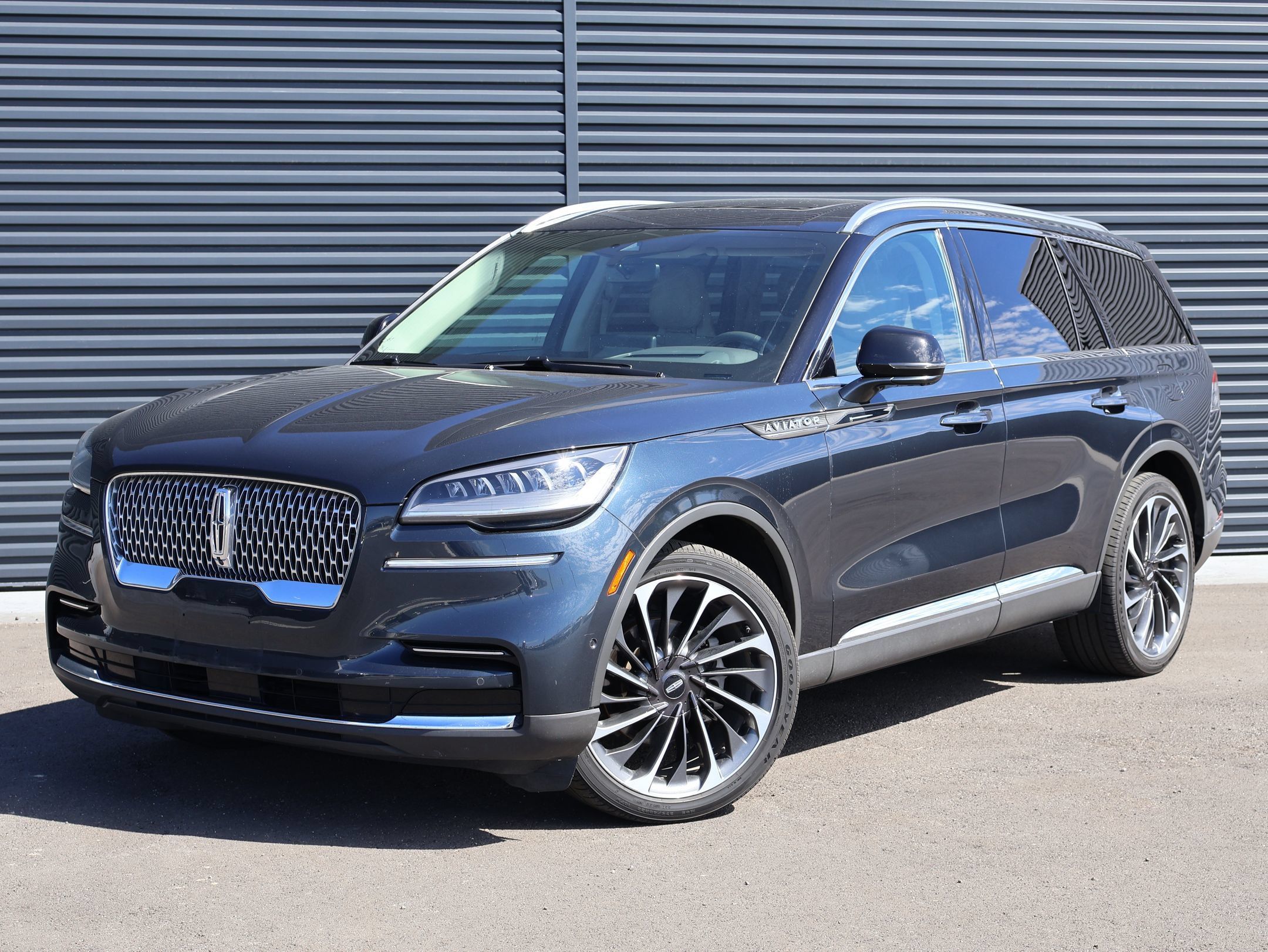 Used 2023 Lincoln Aviator Reserve w/ Equipment Group 201A AWD/4WD image 1