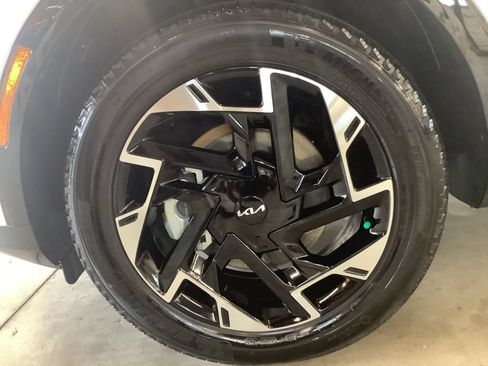 Certified 2024 Kia Sportage SX AWD/4WD image 22