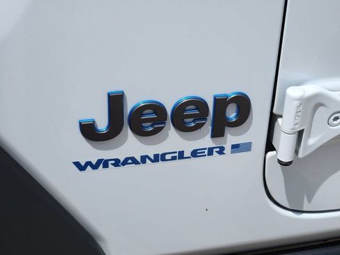 Used 2025 Jeep Wrangler Unlimited Rubicon 4xe w/ Safety Group AWD/4WD image 11