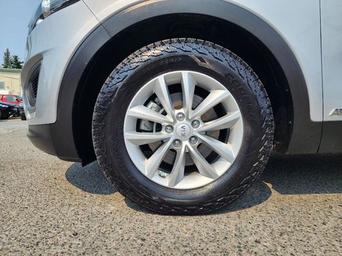 Used 2017 Kia Sorento AWD image 38