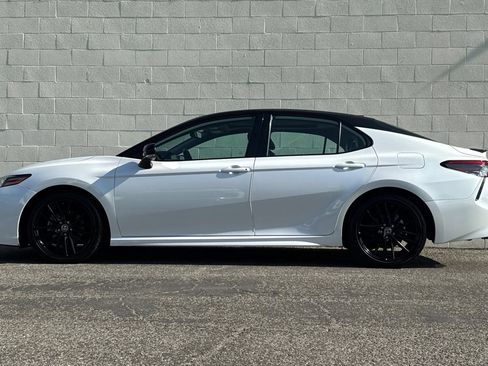 Used 2022 Toyota Camry XSE FWD image 7