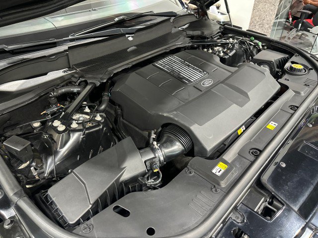 Used 2018 Land Rover Range Rover Sport HSE AWD/4WD image 9