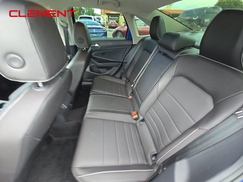 Used 2023 Volkswagen Jetta SE w/ Panoramic Sunroof Package FWD image 4