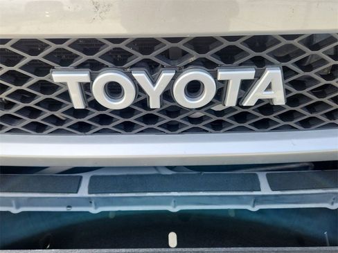 Used 2012 Toyota FJ Cruiser 4WD image 24