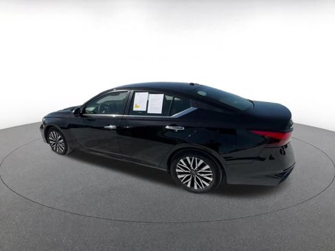 Used 2025 Nissan Altima 2.5 SV FWD image 10